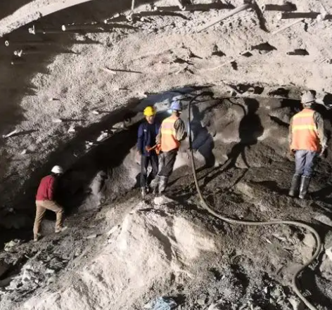 中山拱顶带模注浆料的施工流程及注意事项